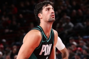 库里单节20分，杰伦肩扛50分，阿弗迪亚的三双