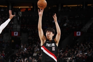 接着练！杨瀚森赛季至今三分22中3命中率仅13.6% 罚球14中13