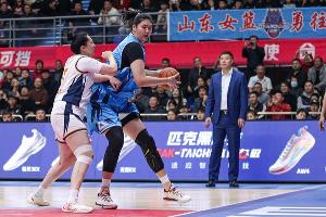 职业联赛首秀！18岁小将张子宇12分钟高效得到15分6板 正负值-10