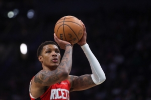 记者：火箭多26次运动战出手但还是输 前场篮板一顿抢但铁出天际