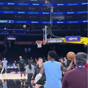 昨日15中12！铁的全是三分！3J赛前热身底角三分一球未进！