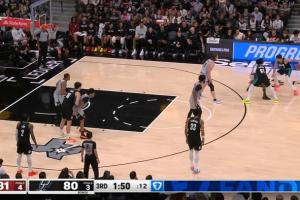 正面表现！杨瀚森连续参与进攻开拓者连续得手 小杨贡献2分1帽！