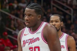 😭中锋独苗！卡佩拉战27分钟8分8板2助2帽+平纪录5抢断燃尽！