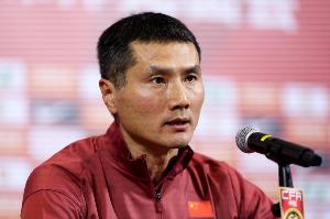 邵佳一教练团队构成：莱纳·毛雷尔是第一助教，守门员教练杨智