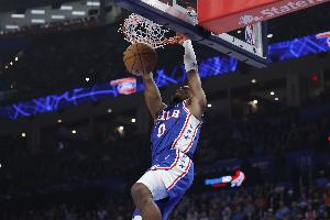 火力凶猛！马克西22中14砍全场最高36分外加8板4助 三分9中6