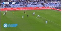本场第一脚射门！霍伊伦禁区爆趟过人，劲射击中边网
