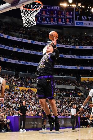 拉拉维亚：我不常起跳 但当我跳起来时我认为自己能跳很高