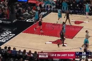 一波小高潮！许尔特借掩护突破上篮打进 公牛12-2打停黄蜂