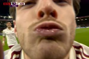 兴奋！赖斯连入两球，破门双响后奔向场边亲吻镜头