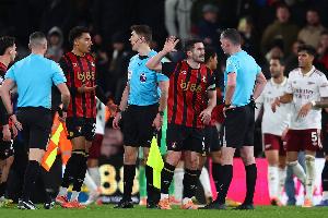 樱桃炸弹熄火🧊伯恩茅斯11轮0胜英超第2→15，2.5亿欧四核全卖