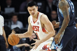 王仕鹏：姚明早先技术好身体不占优 练壮就好打了 杨瀚森亦需如此