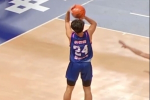 锋芒毕露！吴委峻新赛季首次先发便砍下13分，继续加油！