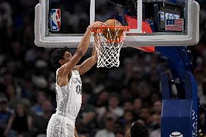 根本扛不住！克里斯蒂迎着谢泼德强突上篮得分