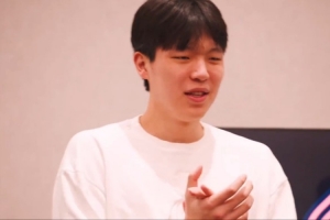 氛围不错！开拓者全队给阿夫迪亚唱生日歌 阿福点名瀚森要中文版