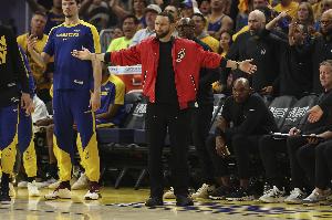 勇士2025年鉴：老兵不死 亦未凋零！库明加闹剧贯穿始终