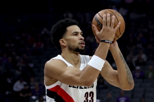 今天准心在线！卡马拉11中7砍20分 其中三分9中5&另有8板1助1断