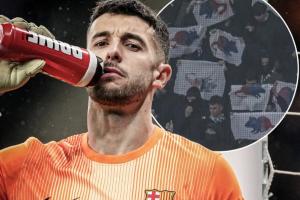 恐怖压力！西班牙人球迷第13分钟举红蓝老鼠旗，嘲讽霍安·加西亚