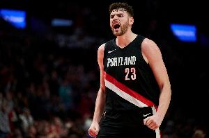 首节3记三分平生涯纪录&独得14分！克林根本季多项数据已创新高