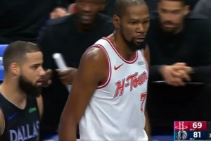 稳不住！杜兰特被吹技术犯规 送克莱罚球拿到1分