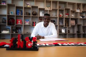 记者：布伦特福德商谈租借曼城中卫朱马·巴，需承诺英超出场机会