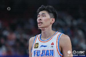 如同梦游！邹阳6投仅1中得4分7板1助2断 多次上篮被帽&5犯离场