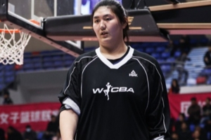 山东女篮主帅：张子宇来了后 我们的攻防体系还需慢慢去适应调整