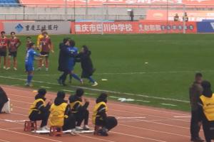 工作人员回应渝超冲突事件：肯定得处理，正在开会