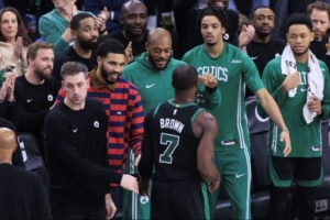 键盘侠|攻防一体的布朗是一阵球员！他和凯尔特人一起打脸低估者