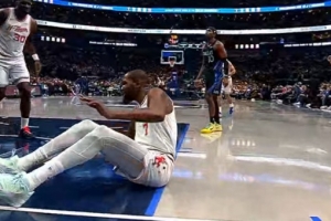 谁来也不好使！杜兰特单打浓眉高难度失衡抛投2+1