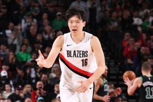 不错！杨瀚森第3节参与进攻&掩护3分 造犯规2罚 篮下盖帽 单节+7