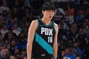 😉好球！哈珀挑战杨瀚森 突进内线被小杨血帽砸自己头出界！