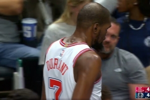 半场不到还怎么打！浓眉迎着杜兰特上篮造后者第4犯 火箭挑战失败