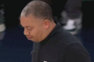 经典！怀特三分命中分差来到14分！泰伦·卢嚼着口香糖喊出暂停！