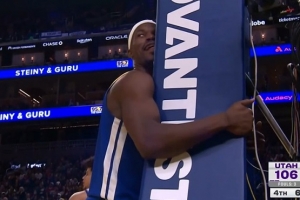 得逞的小表情！巴特勒抢断乐福面对马卡逼抢直接出手要到罚球