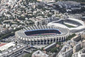 一街之隔！法甲将迎36年来首场巴黎德比，两队主场直线距离仅44米