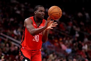 传射建功！杜兰特被夹击助攻卡佩拉打中 火箭反超比分