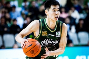 本季场均三分命中数&命中率生涯新高！媒体人：郭昊文应进全明星