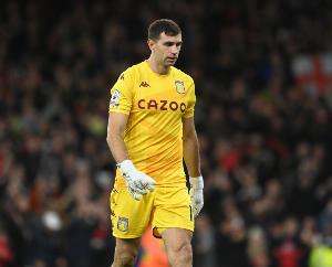 BBC：阿莫林夏窗想签下33岁的马丁内斯 最终管理层签下23岁拉门斯