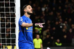 扑出戴维点球！法尔科内在莱切已5次扑点，是意甲同期第二多