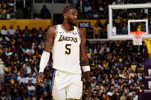 末节2封盖！雷迪克：艾顿下半场在防守方面表现得更好了