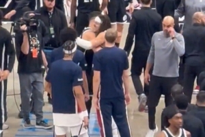 人走感情在！小波特赛后与掘金前队友们拥抱 和戈登聊了很久