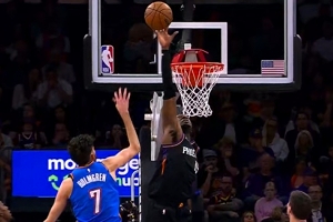 毫厘之差！马威篮下封盖霍姆格伦抛投可惜干扰球