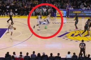 不怪你！詹姆斯失误掉球 东契奇拼命回防&随后主动伸手与老詹击掌