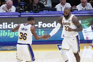 詹姆斯：连打两场有点像季后赛 灰熊做出调整我们下半场追分逆转