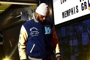 力争连胜！湖人官推晒赛前入场照 詹姆斯东契奇领衔