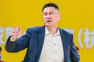 记者：广东防守布置已经很好了 陈家政没失位 只能说约克不可思议