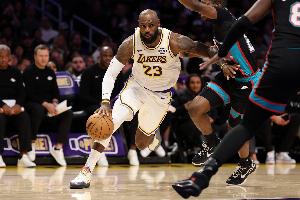 詹姆斯：我生涯首次缺席了训练营和季前赛 夏休期也无法正常训练