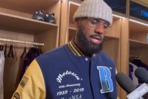 詹姆斯：我本赛季大部分时间都在打无球 我能够根据需要调整打法