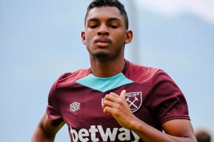 官方：西汉姆19岁边锋吉列尔梅转会葡萄牙体育，据悉总价1700万欧