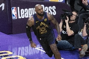 41岁还在打球有几人？天勾进全明星 老詹表现绝无仅有 两主帅上场